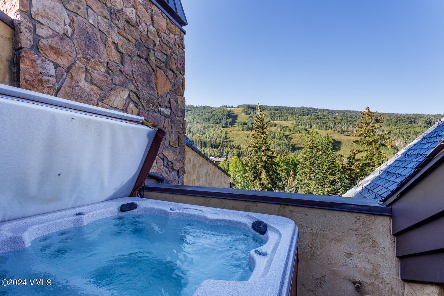 434 South Frontage Road East, Unit 402 Vail, CO 81657 - Photo 22 of 44 a view of a back yard from a balcony