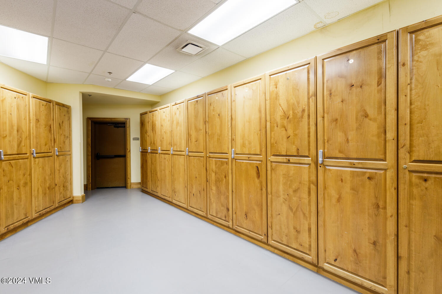 434 South Frontage Road East, Unit 402 Vail, CO 81657 - Photo 27 of 44 a view of a entryway