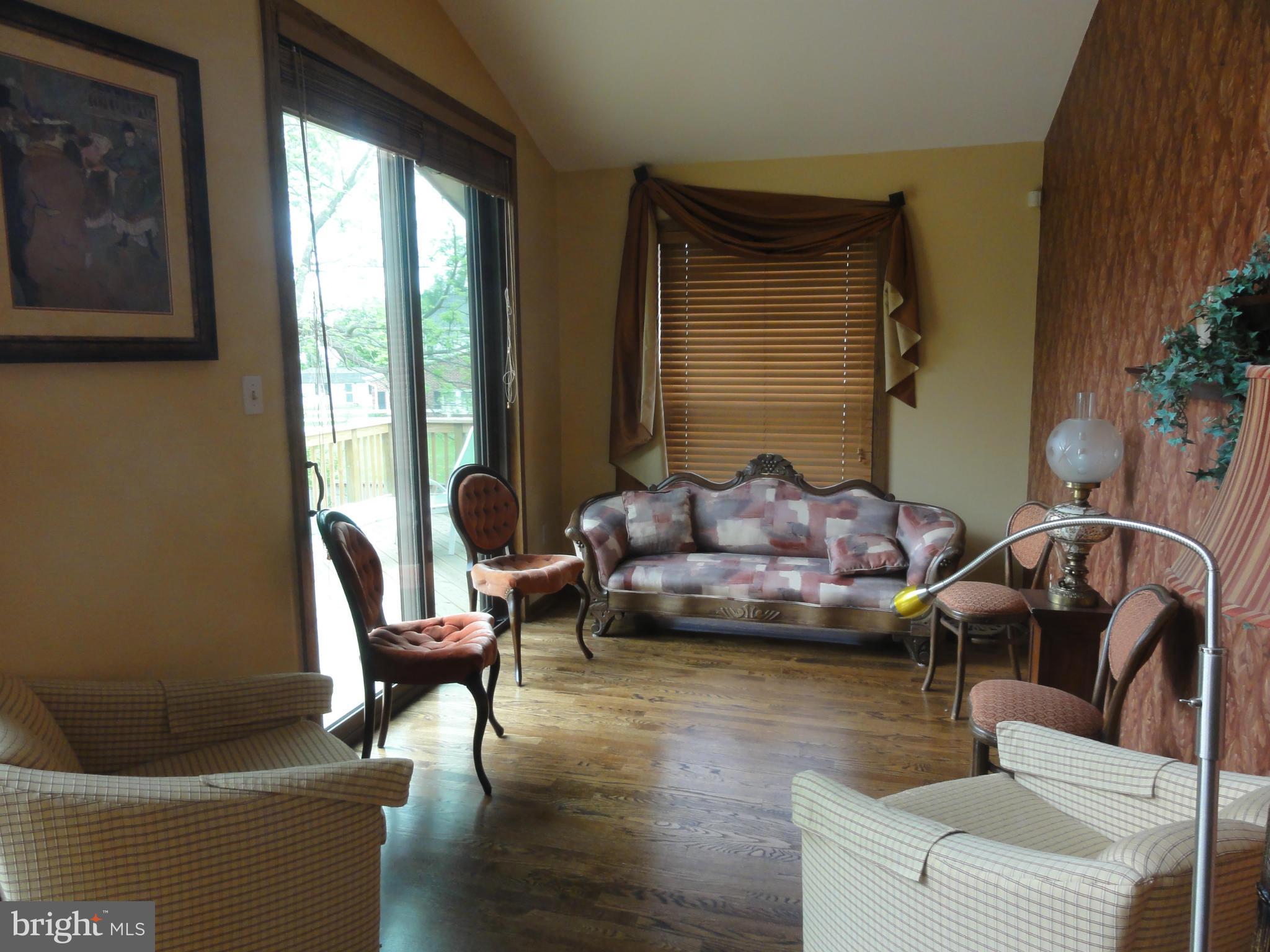 5940 River Road Bryans Road, MD 20616 - Photo 20 of 30 Living Room