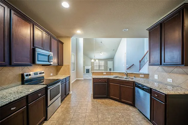 $2,650 | 1913 Christopher Creek Drive, Little Elm, TX 75068