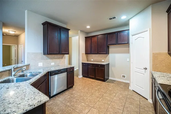 $2,650 | 1913 Christopher Creek Drive, Little Elm, TX 75068