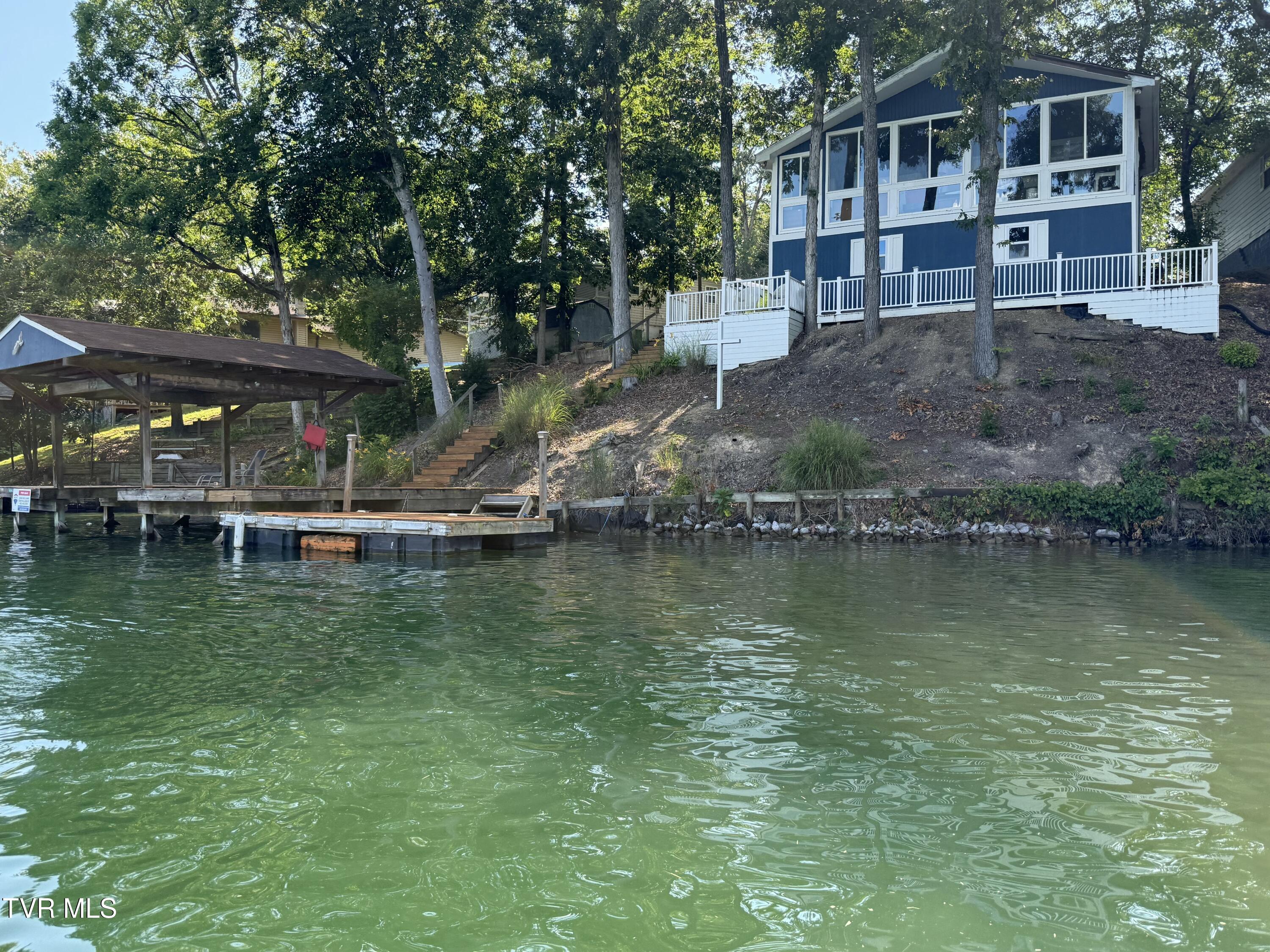 100 foot lake frontage