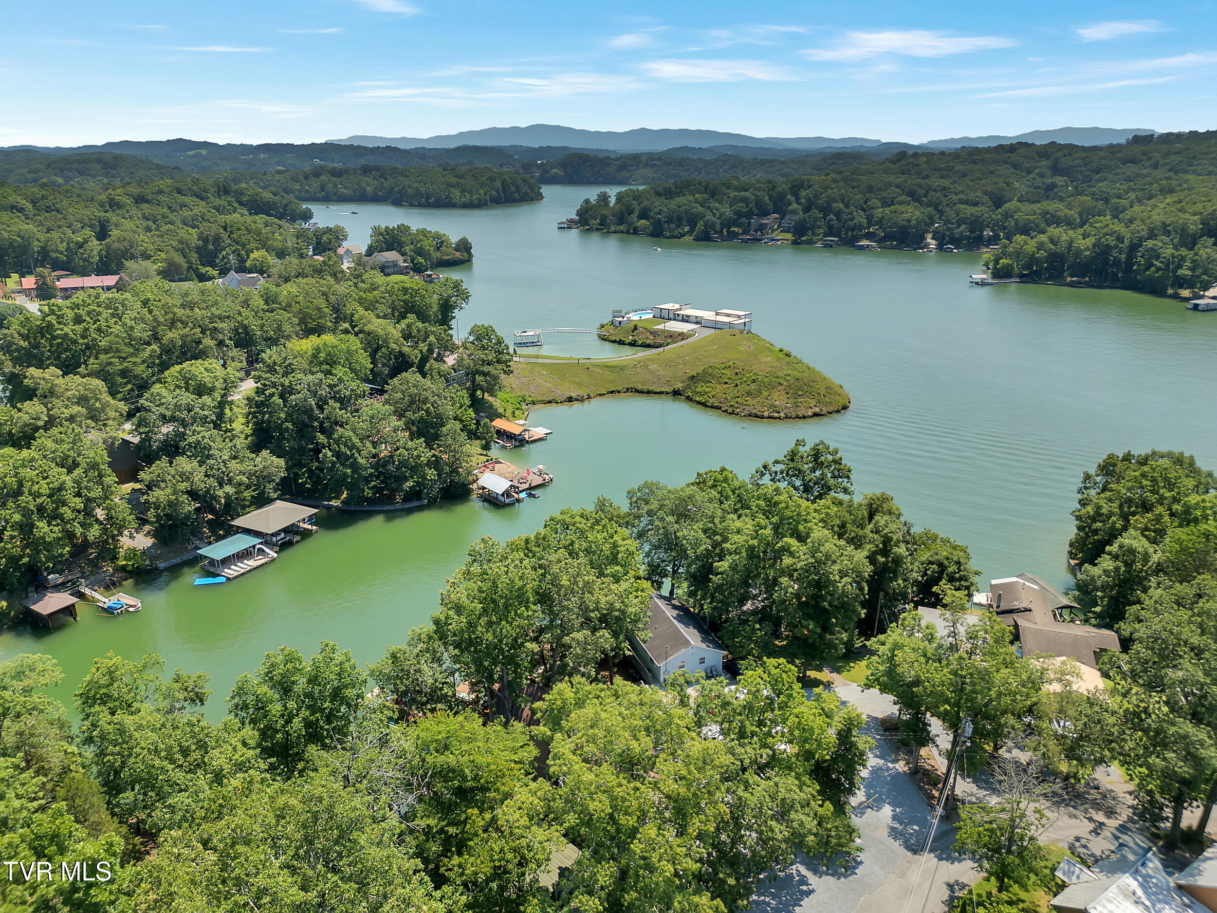 153 H R King Road, Unit 1 Gray, TN 37615 - Photo 19 of 49 153 H R King (17)