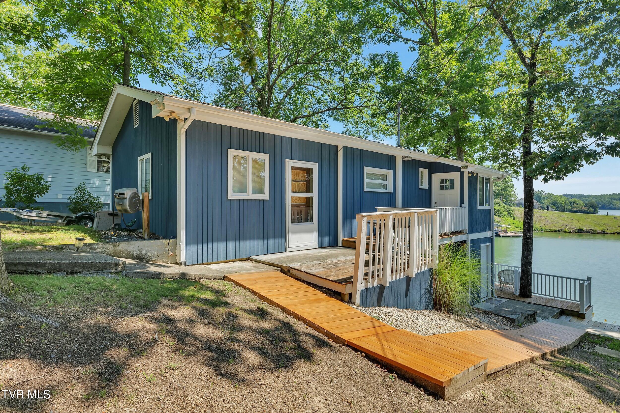 153 H R King Road, Unit 1 Gray, TN 37615 - Photo 2 of 49 153 H R King (4)