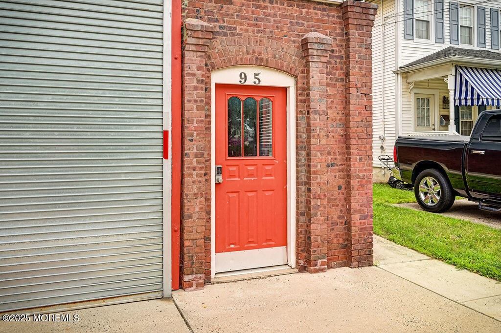 95 Broadway Keyport, NJ 07735 - Photo 4 of 31 a front view of a house with a yard