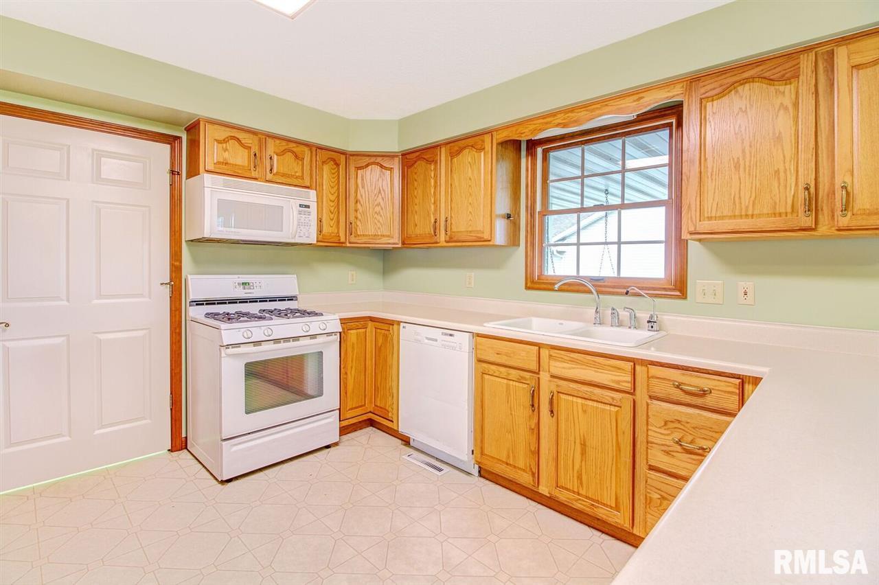 3917 South Sheffield Road Bartonville, IL 61607 - Photo 8 of 33 Gallery Image 8