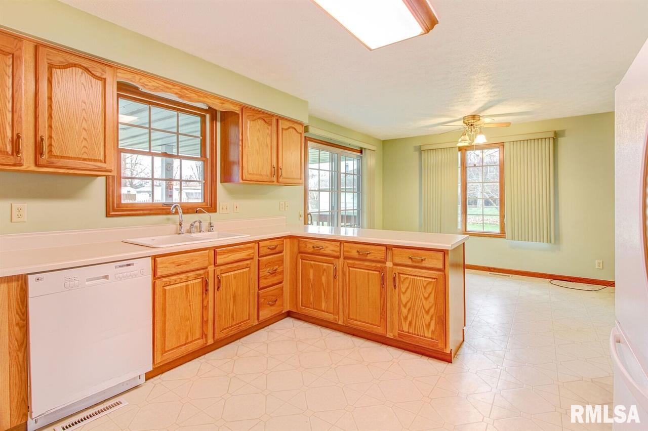 3917 South Sheffield Road Bartonville, IL 61607 - Photo 10 of 33 Gallery Image 10