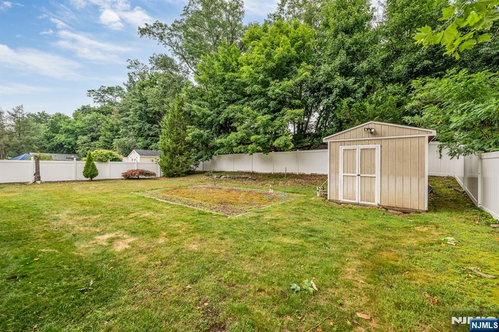 45 Jay Drive Paramus, NJ 07652 - Photo 40 of 41