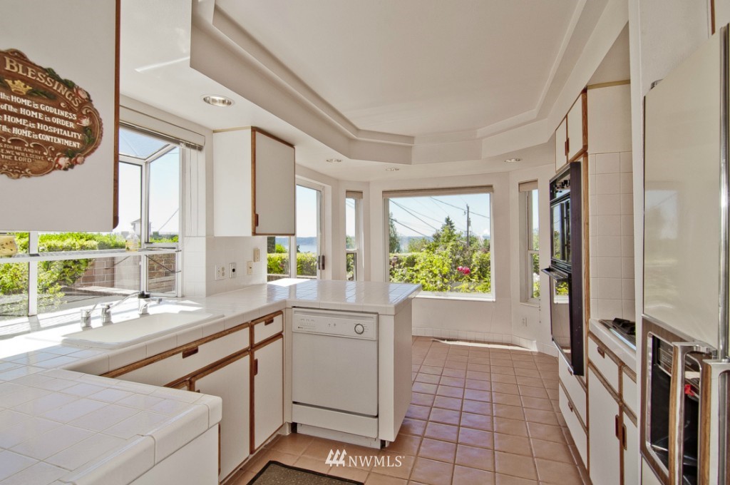 4108 Southwest Thistle Street Seattle, WA 98136 - Photo 9 of 25 Gallery Image 9