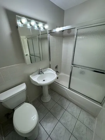 $219,000 | 8901 North Western Avenue, Unit 211, Des Plaines, IL 60016