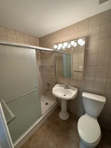 $219,000 | 8901 North Western Avenue, Unit 211, Des Plaines, IL 60016