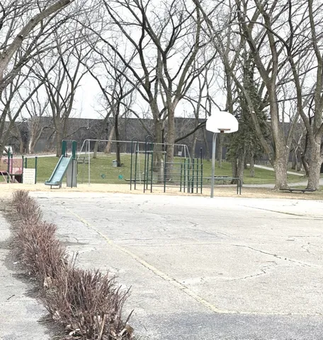 $219,000 | 8901 North Western Avenue, Unit 211, Des Plaines, IL 60016