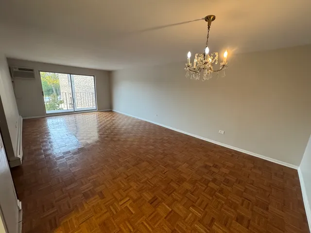 $219,000 | 8901 North Western Avenue, Unit 211, Des Plaines, IL 60016