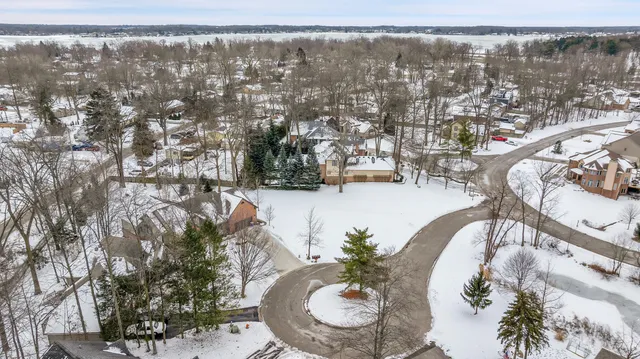 $250,000 | 4275 Forest Valley Court, Waterford, MI 48328