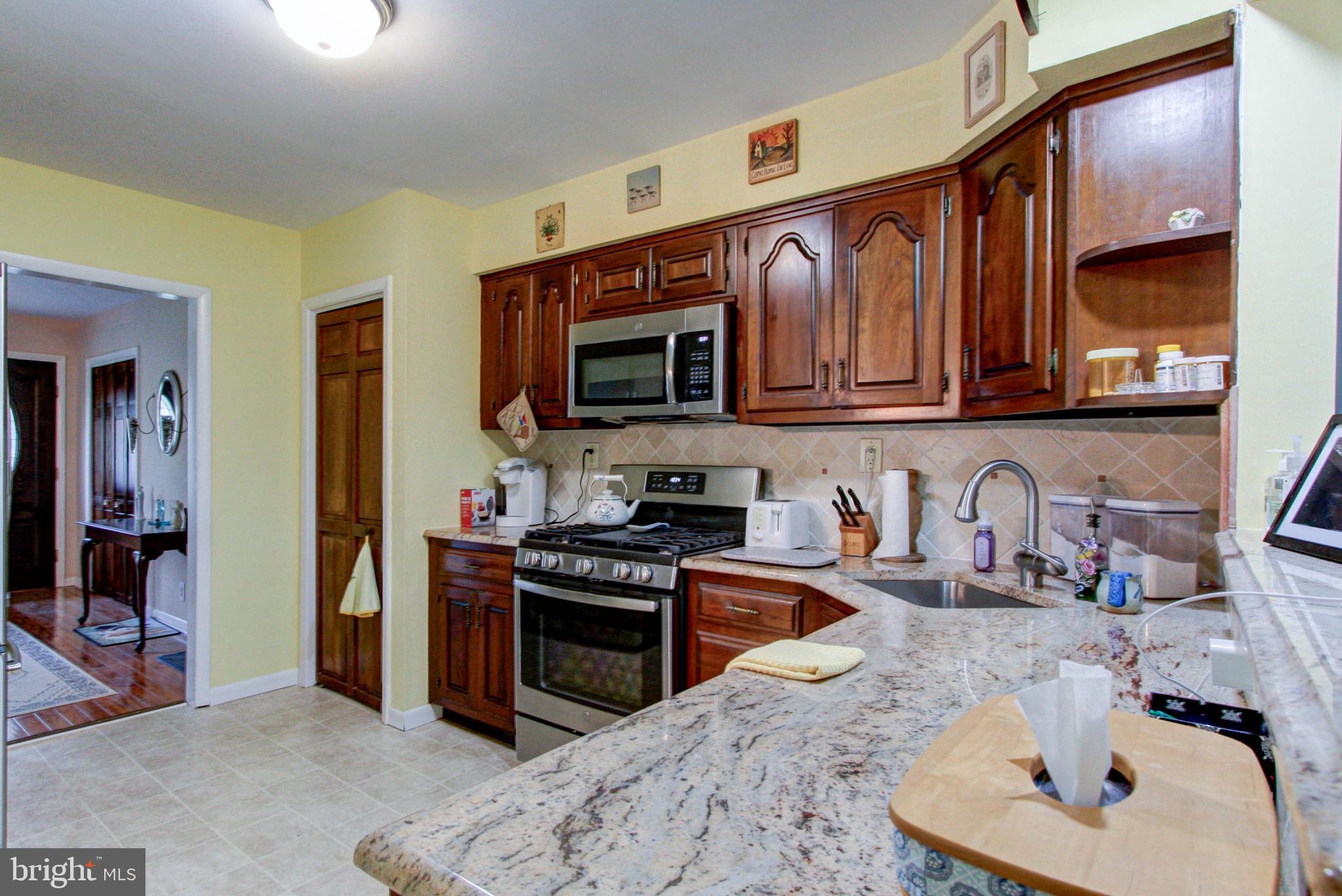 248 Hickory Road Warminster, PA 18974 - Photo 12 of 44 Kitchen from great room