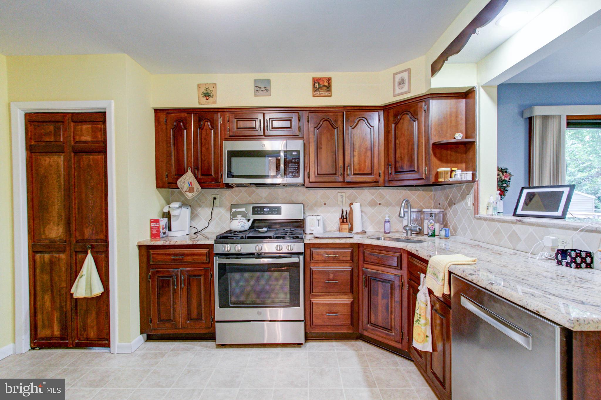 248 Hickory Road Warminster, PA 18974 - Photo 13 of 44 Kitchen from dining room