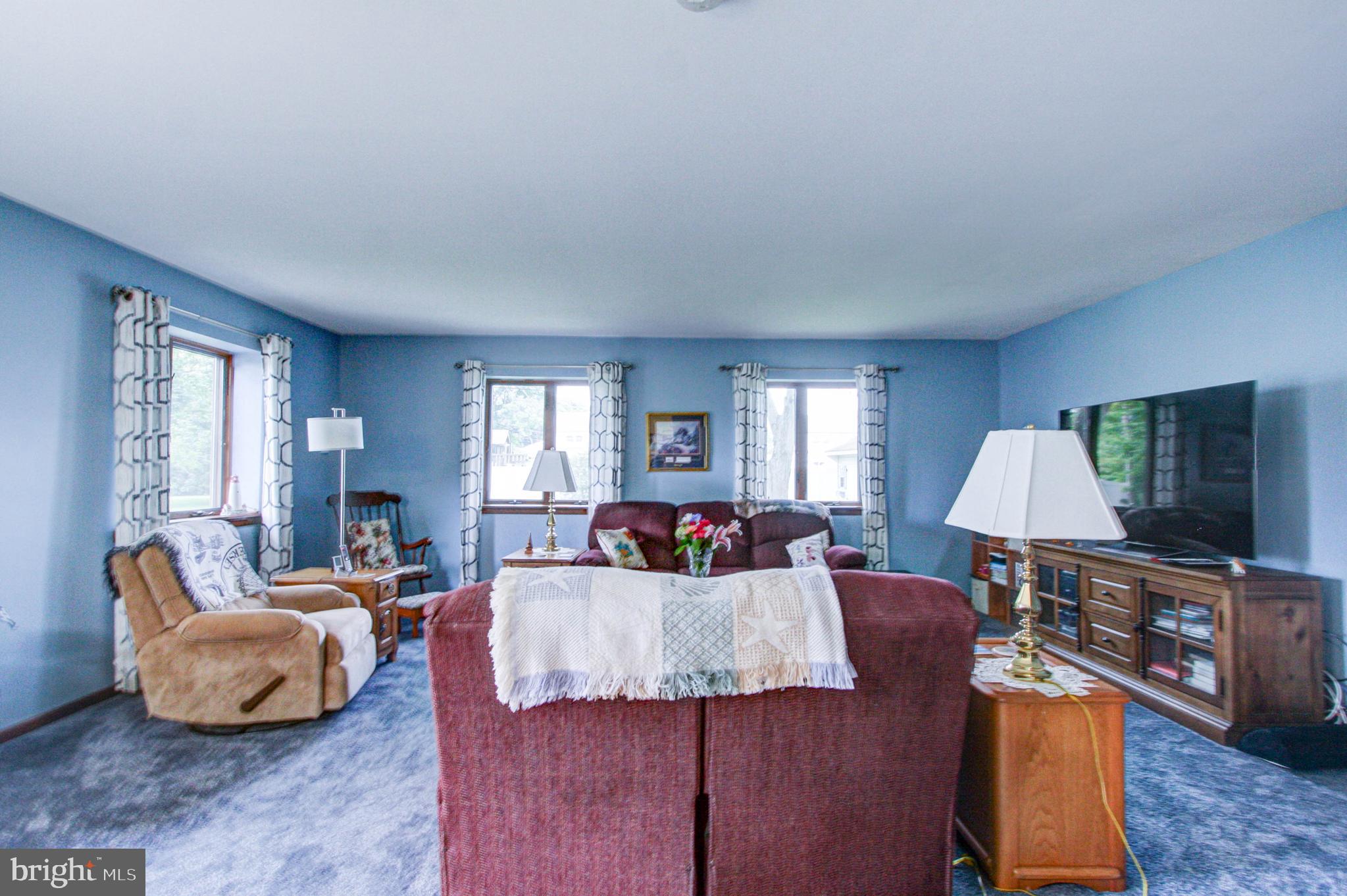 248 Hickory Road Warminster, PA 18974 - Photo 17 of 44 Great room