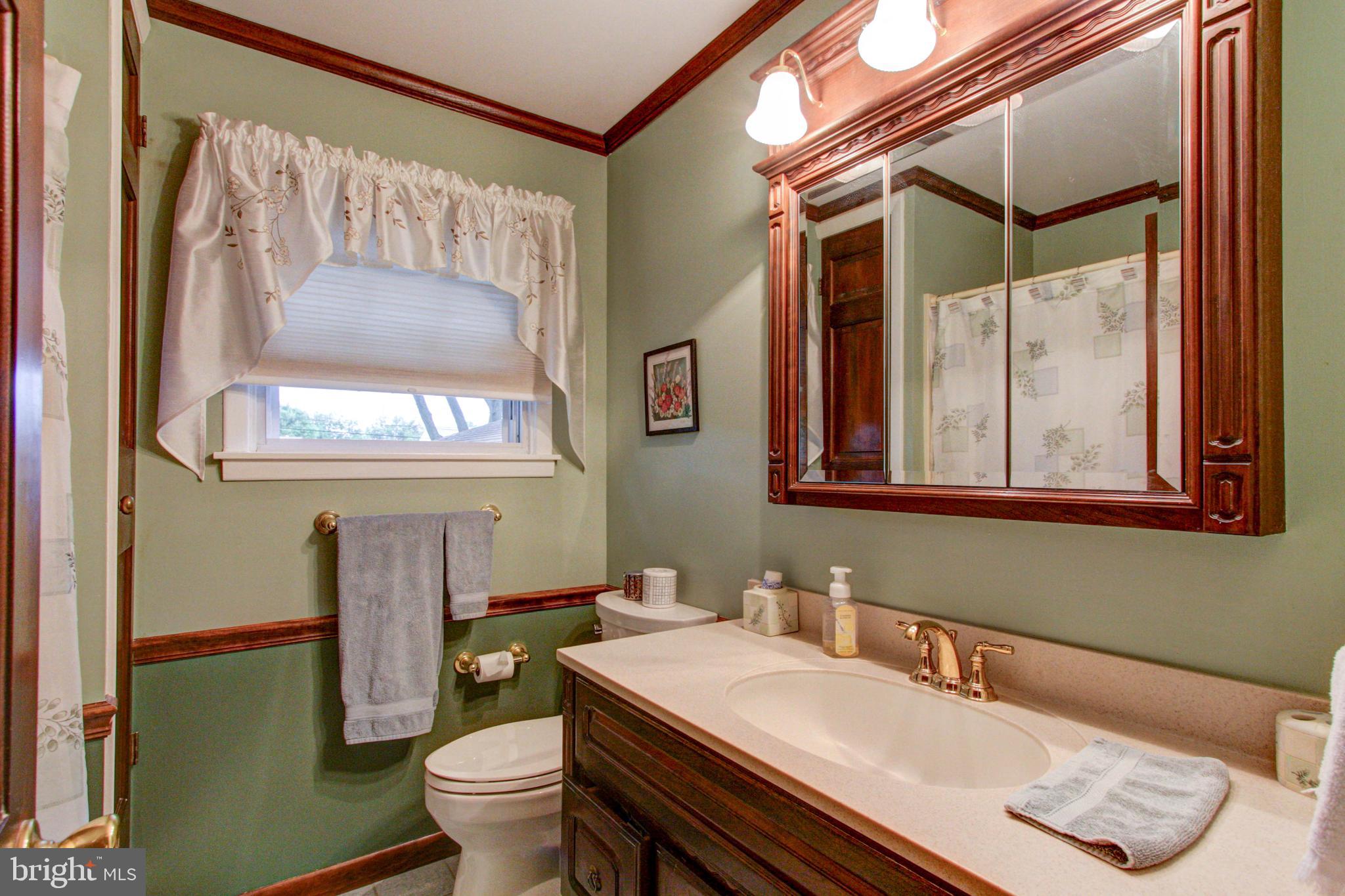 248 Hickory Road Warminster, PA 18974 - Photo 30 of 44 Main bath