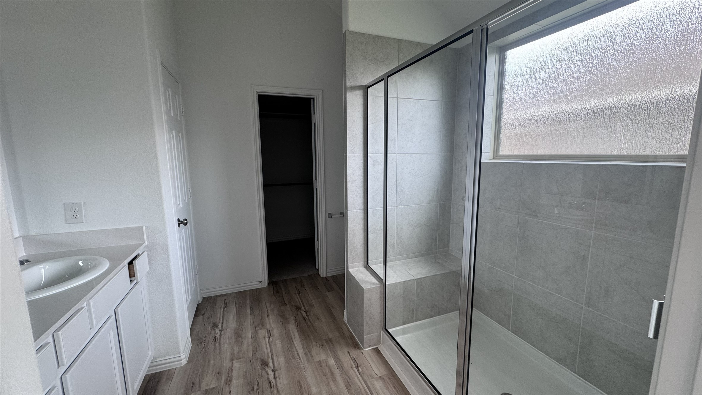 15746 Harding Bend Drive Humble, TX 77346 - Photo 8 of 18 a bathroom with a bathtub and a shower