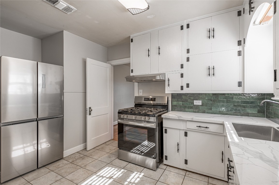 1415 22nd Street Huntsville, TX 77340 - Photo 11 of 30 a kitchen with cabinets appliances and a counter space