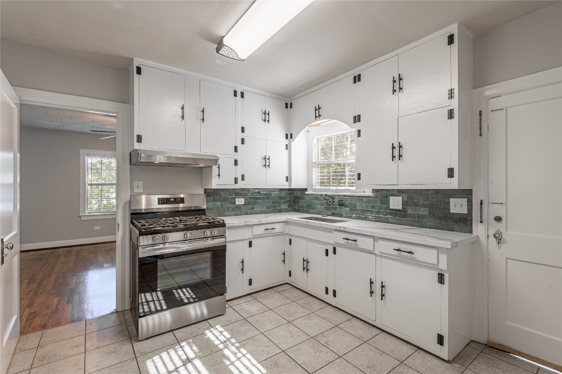 1415 22nd Street Huntsville, TX 77340 - Photo 10 of 30 a kitchen with stainless steel appliances granite countertop a stove a sink and a refrigerator
