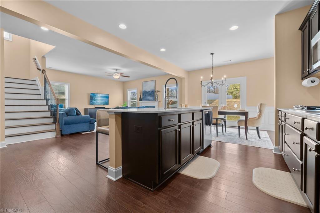 5619 Glad Acres Road Pfafftown, NC 27040 - Photo 11 of 45 Kitchen/ Breakfast Area