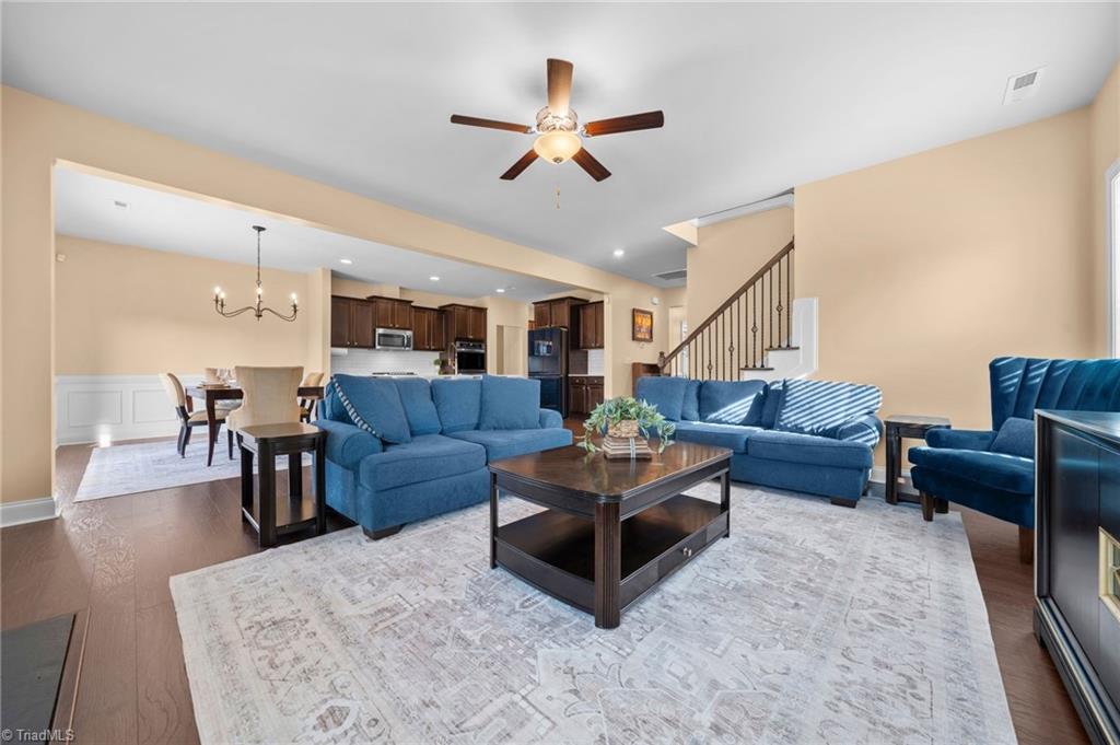 5619 Glad Acres Road Pfafftown, NC 27040 - Photo 14 of 45 Living Room