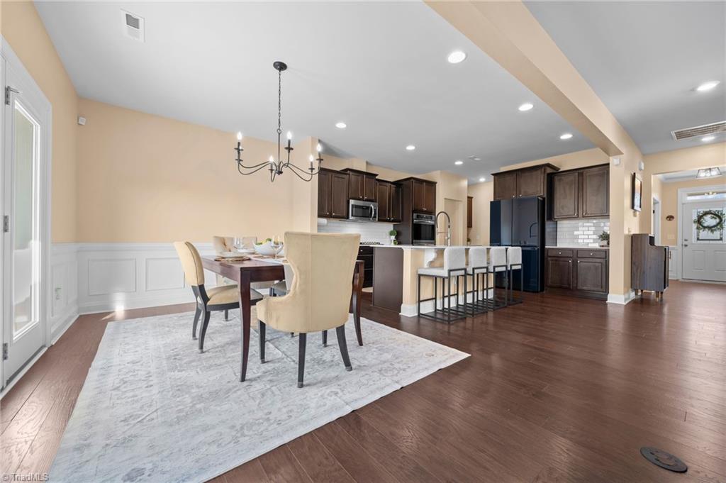 5619 Glad Acres Road Pfafftown, NC 27040 - Photo 10 of 45 Kitchen/ Breakfast Area