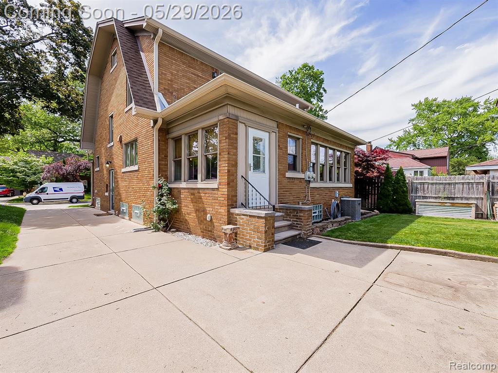 415 Meridan Street Dearborn, MI 48124 - Photo 30 of 35