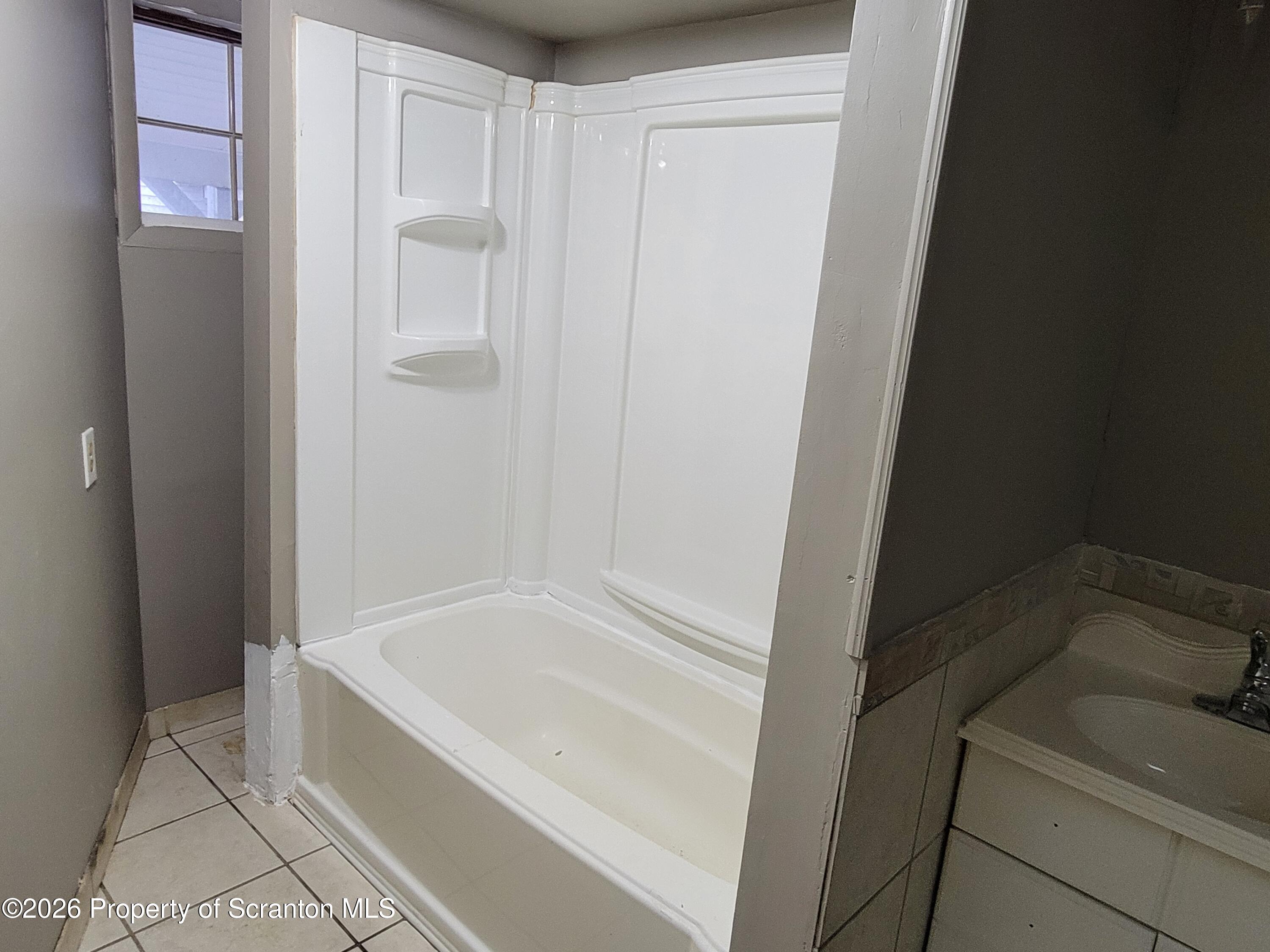 1140-1142 Academy Street Scranton, PA 18504 - Photo 33 of 49 a bathroom with a bathtub