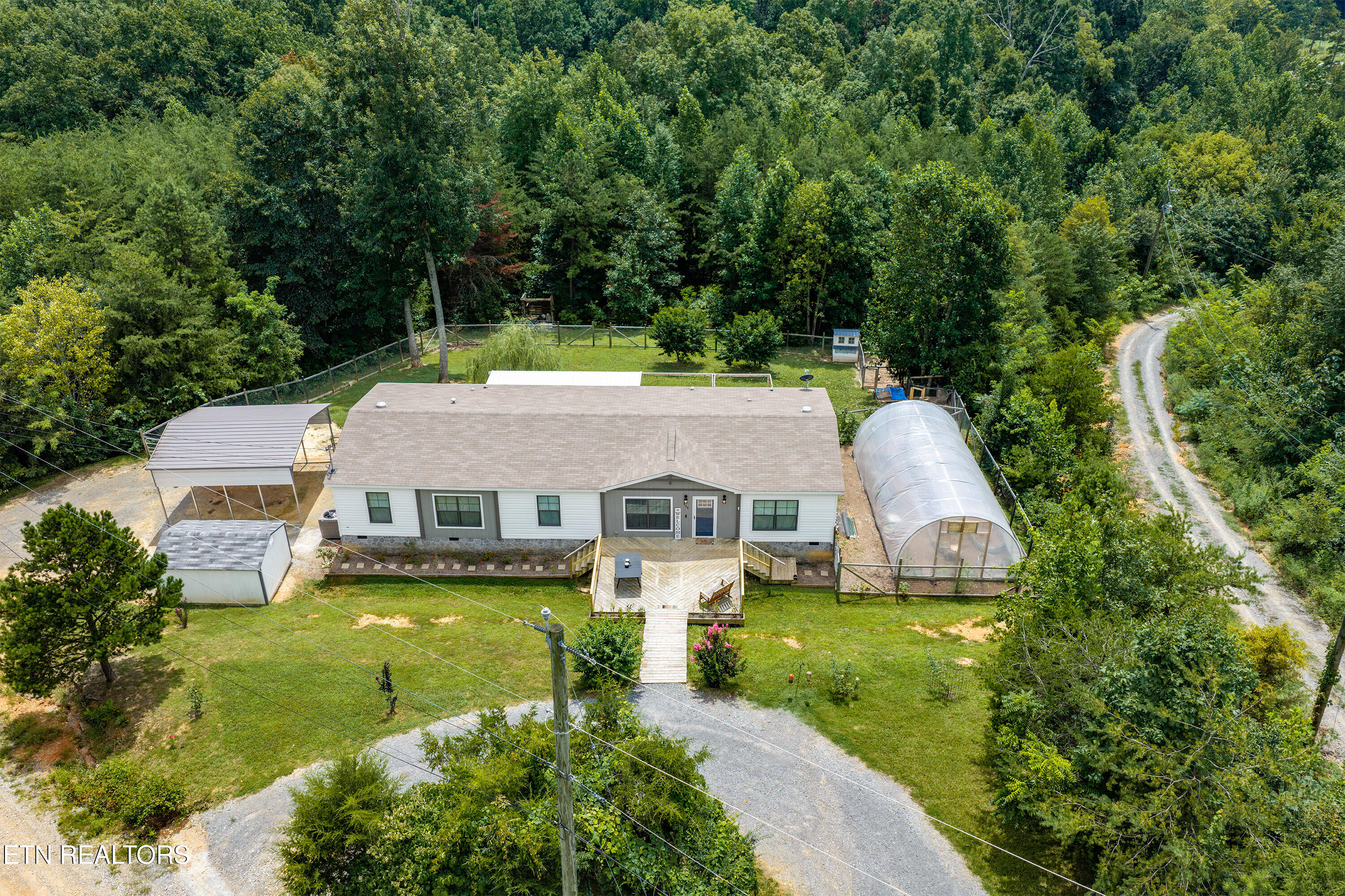 126 Gregory Lane Maynardville, TN 37807 - Photo 1 of 42 1