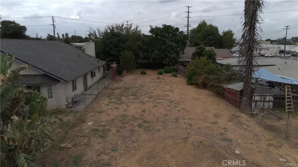 50 Essex Street Riverside, CA 92504 - Photo 3 of 7 a backyard of a house with lots of green space