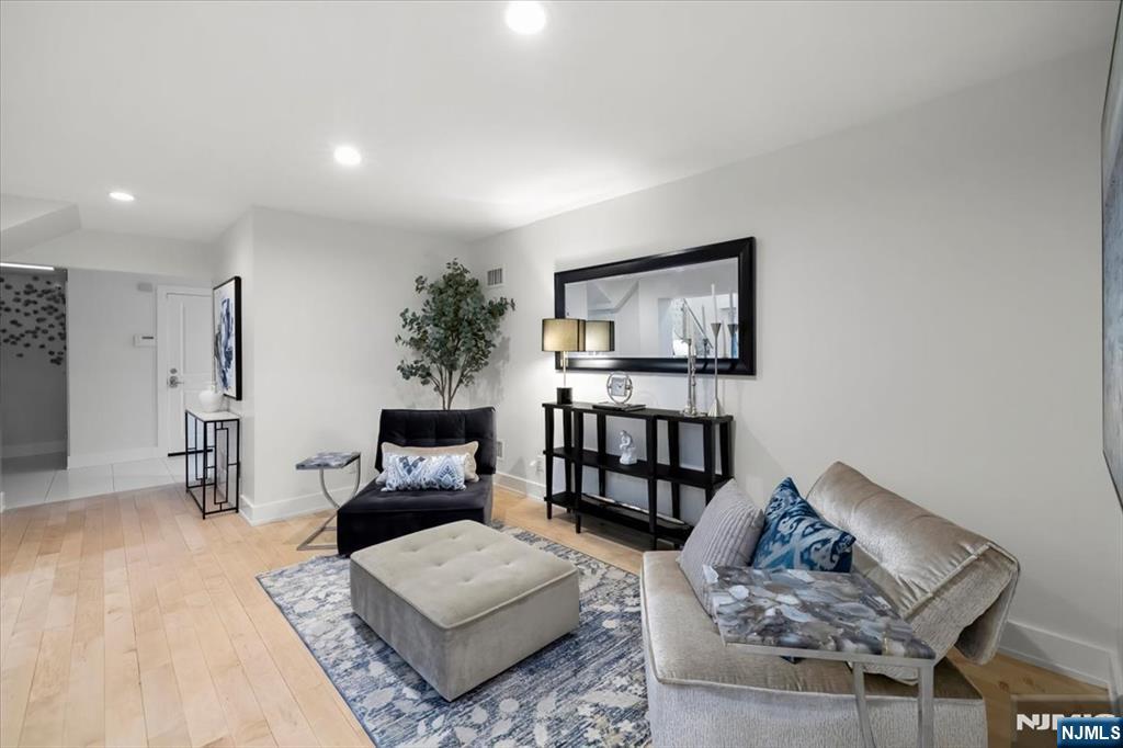 827 Alden Road Paramus, NJ 07652 - Photo 5 of 35 Gallery Image 5