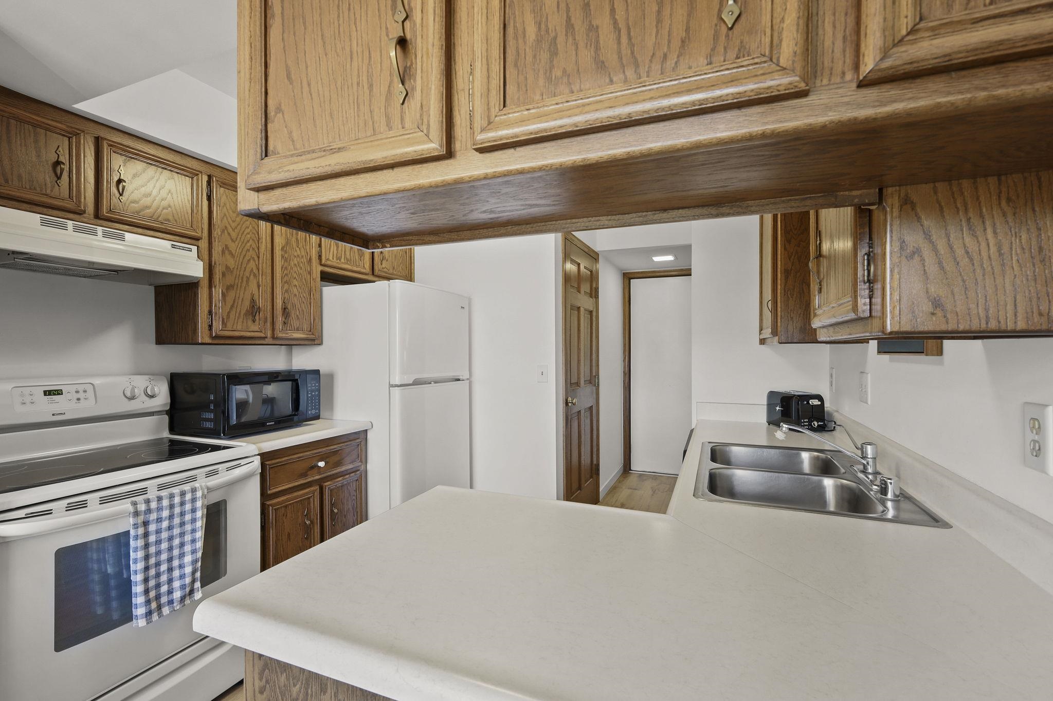 7372 Old Sauk Road Madison, WI 53717 - Photo 22 of 36