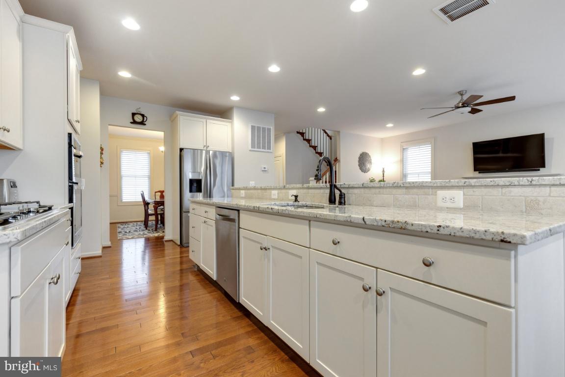 23578 Prosperity Ridge Place Brambleton, VA 20148 - Photo 7 of 42 Upgraded Granite Counters