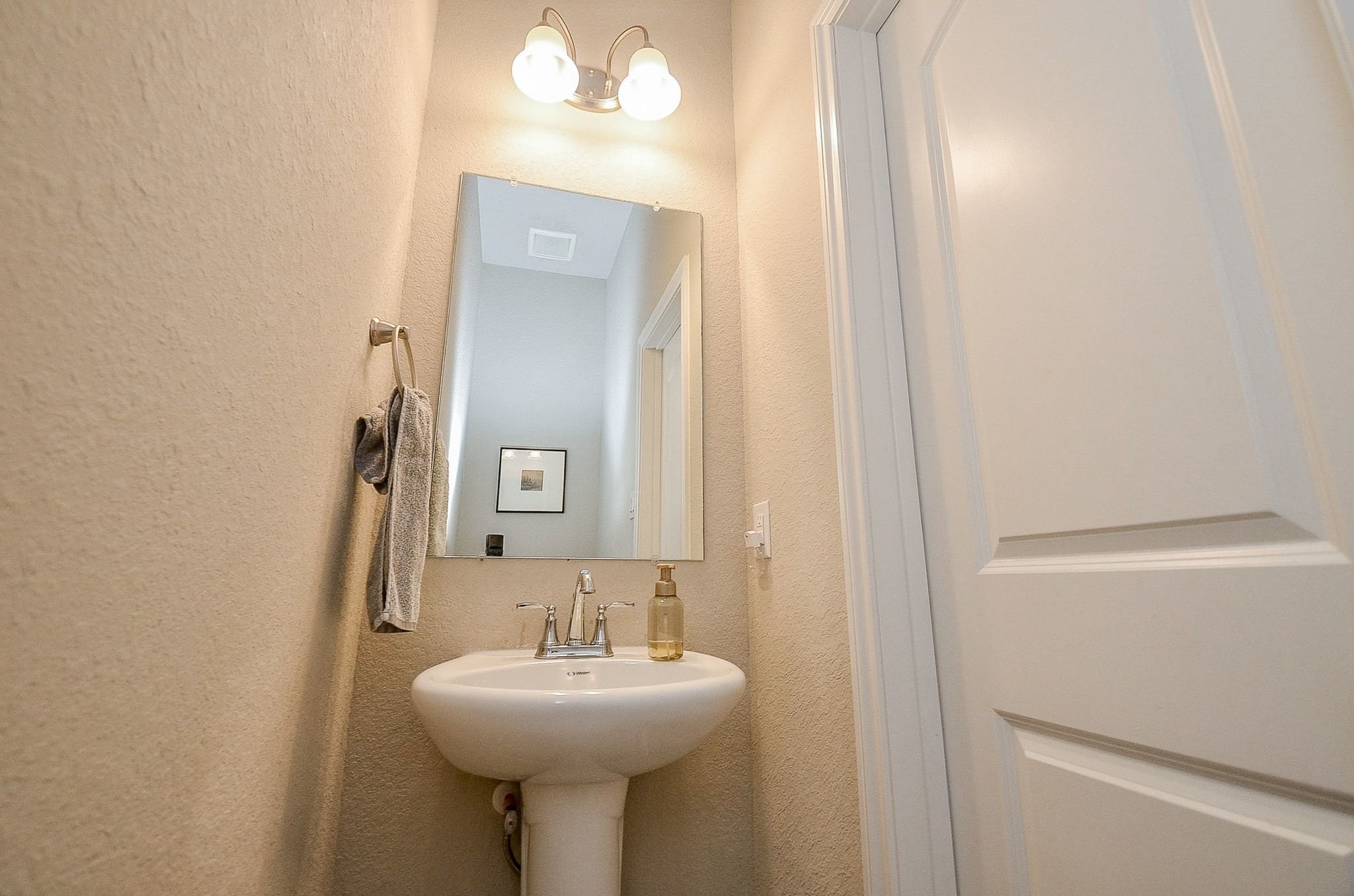 5146 Prairie Terrace Lane Fulshear, TX 77441 - Photo 19 of 26 A half bath on the first floor for guests