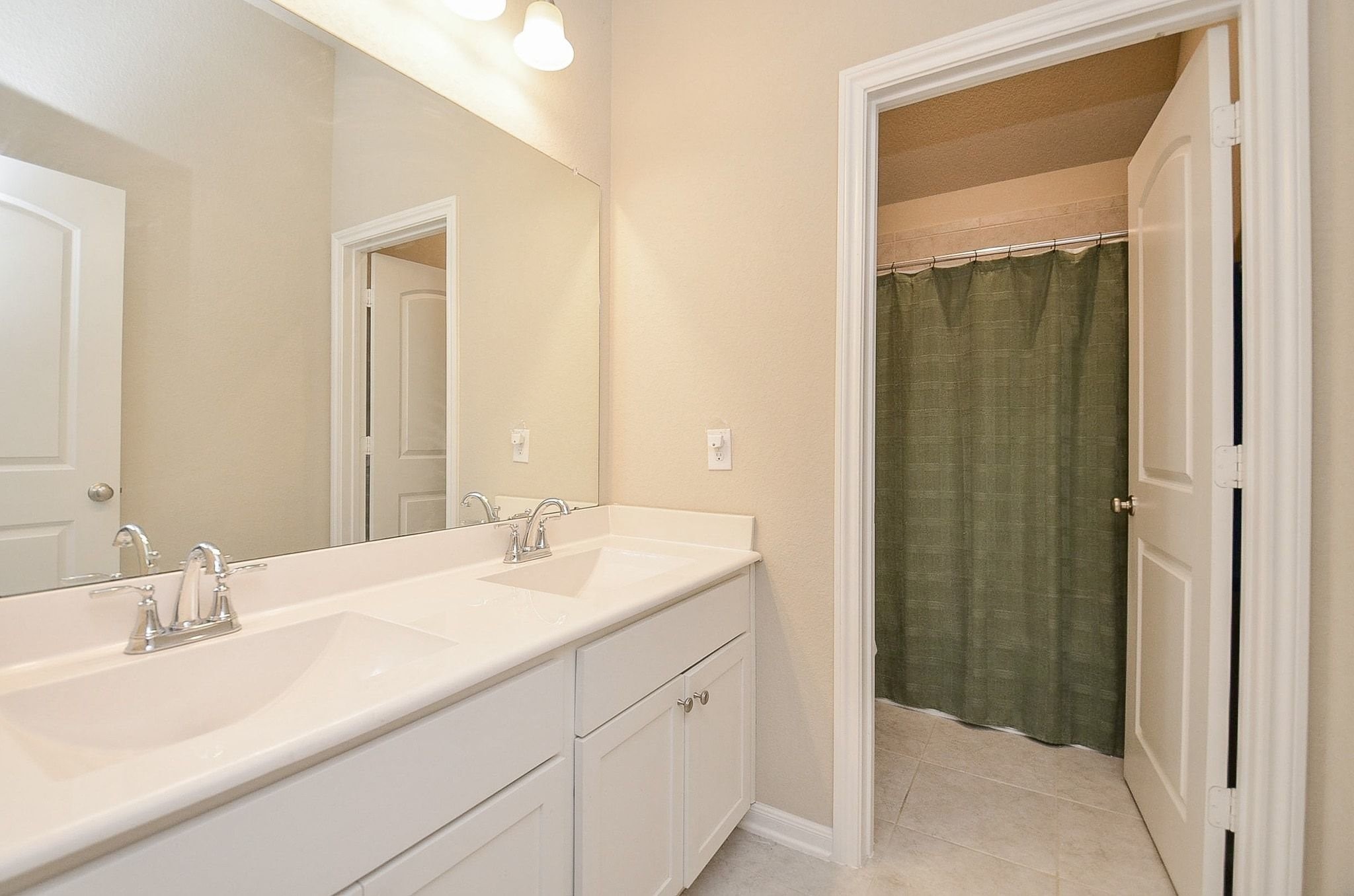 5146 Prairie Terrace Lane Fulshear, TX 77441 - Photo 22 of 26 A secondary full bathroom is located on the second floor near the two bedrooms