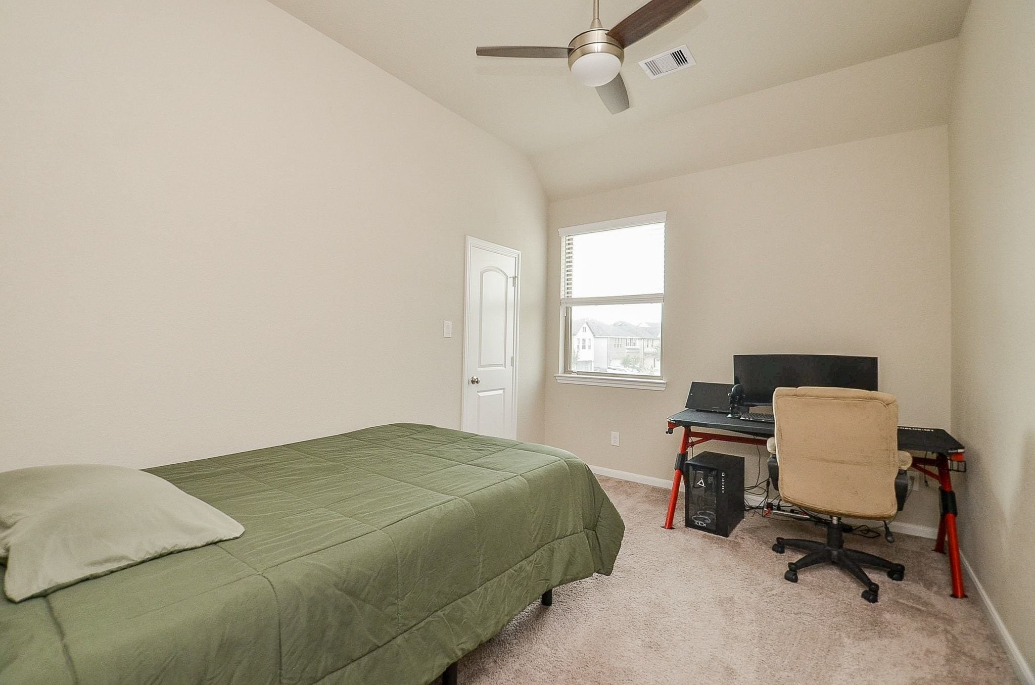 5146 Prairie Terrace Lane Fulshear, TX 77441 - Photo 23 of 26 One od two secondary bedrooms on the second floor