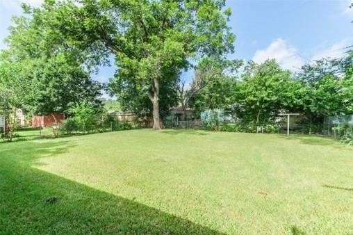 3103 Maysel Street Houston, TX 77080 - Photo 3 of 24