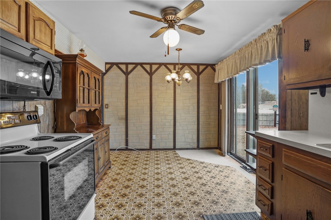 142 Stoneham Drive Woonsocket, RI 02895 - Photo 3 of 33