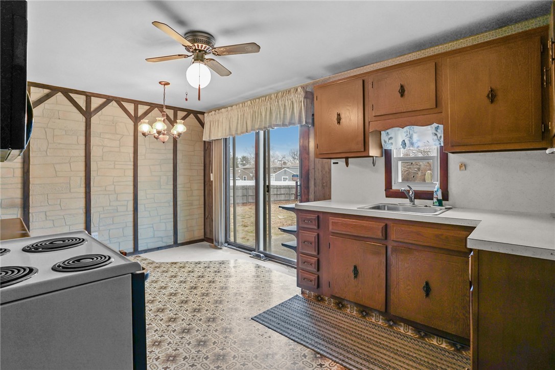 142 Stoneham Drive Woonsocket, RI 02895 - Photo 4 of 33