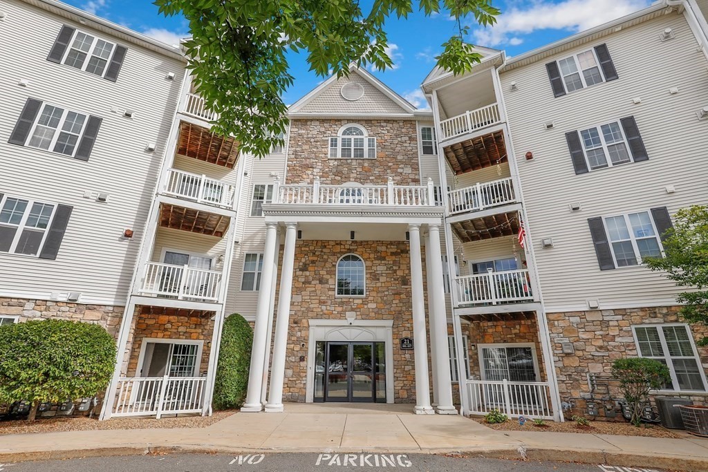 21 Hampshire Road, Unit 216 Methuen, MA 01844 - Photo 1 of 32 Gallery Image 1