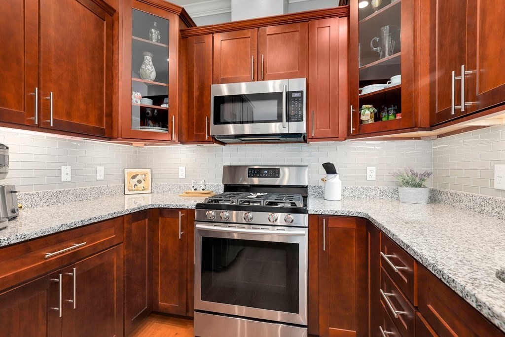 21 Hampshire Road, Unit 216 Methuen, MA 01844 - Photo 7 of 32 Gallery Image 7