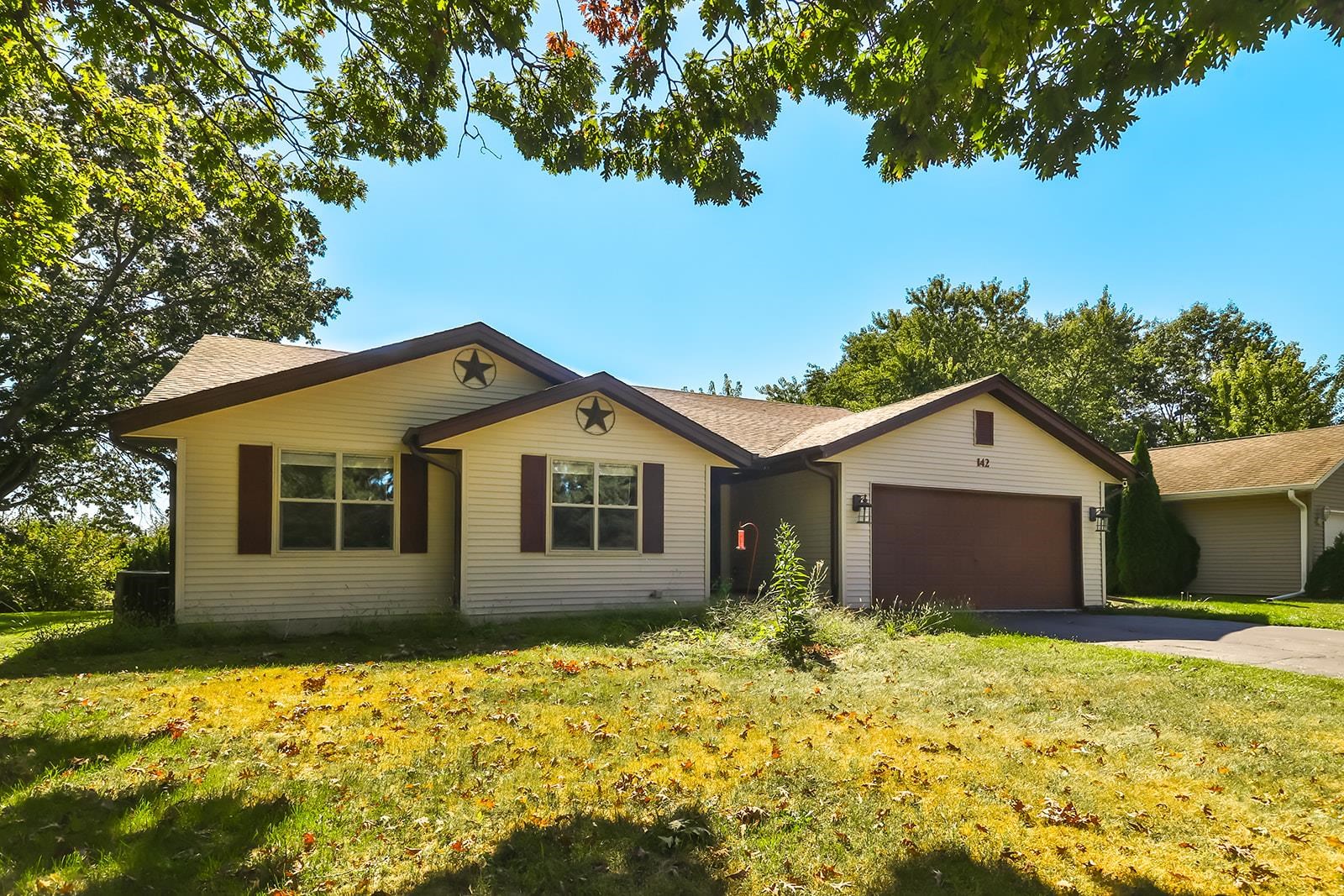 142 Pembroke Road Southwest Poplar Grove, IL 61065 - Photo 1 of 45 a front view of a house with a garden