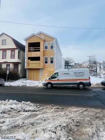 $999,999 | 917 Bergen Street, Unit 2, Newark, NJ 07112