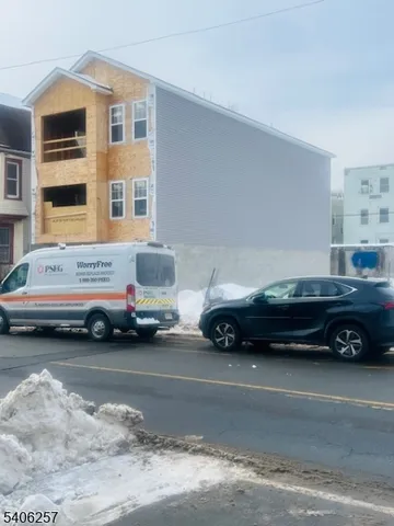 $999,999 | 917 Bergen Street, Unit 2, Newark, NJ 07112