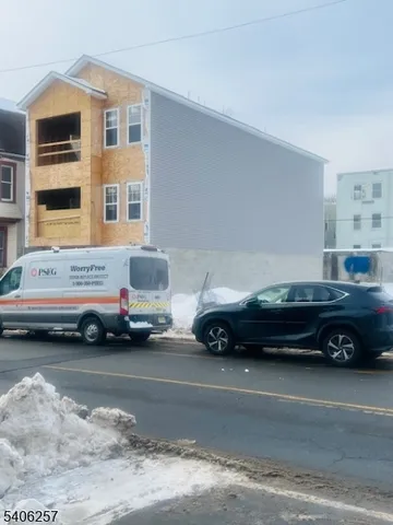 $999,999 | 917 Bergen Street, Unit 2, Newark, NJ 07112