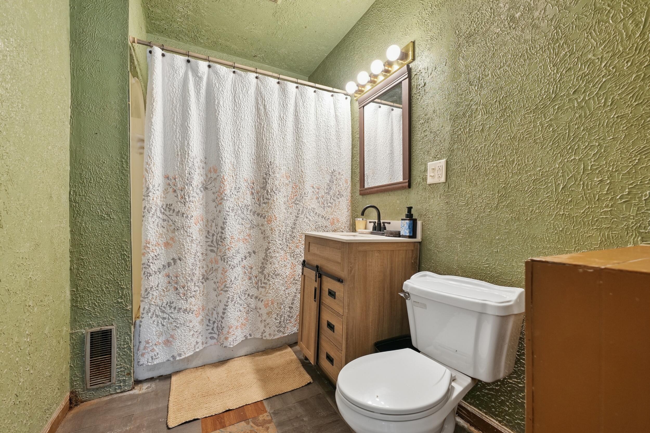 568 Johnson Street Gary, IN 46402 - Photo 17 of 24 2500x1666