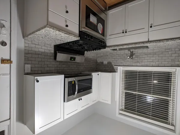 $1,750 | 3700 West Wrightwood Avenue, Unit 1, Chicago, IL 60647