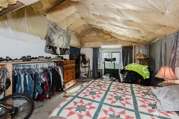 a view of a walk in closet